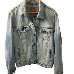 Levi’s Strauss & Co Vintage Truckers Jacket size Large distressed light wash